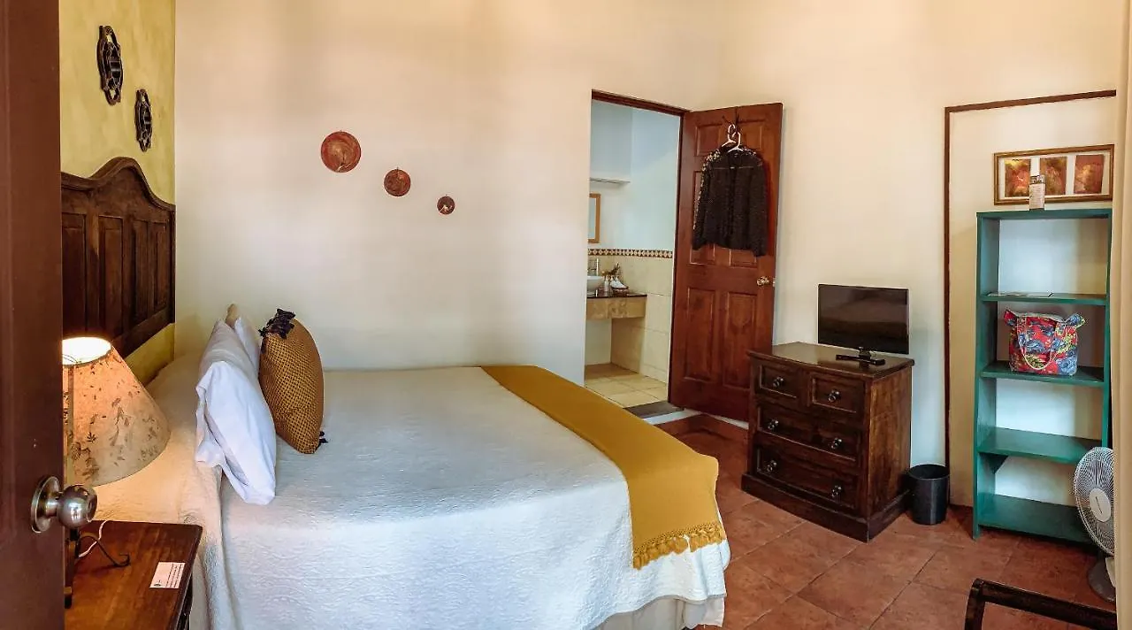 Hotel La Galeria Antigua 2*,