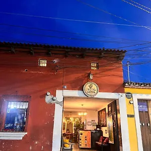 Alma Maya Antigua